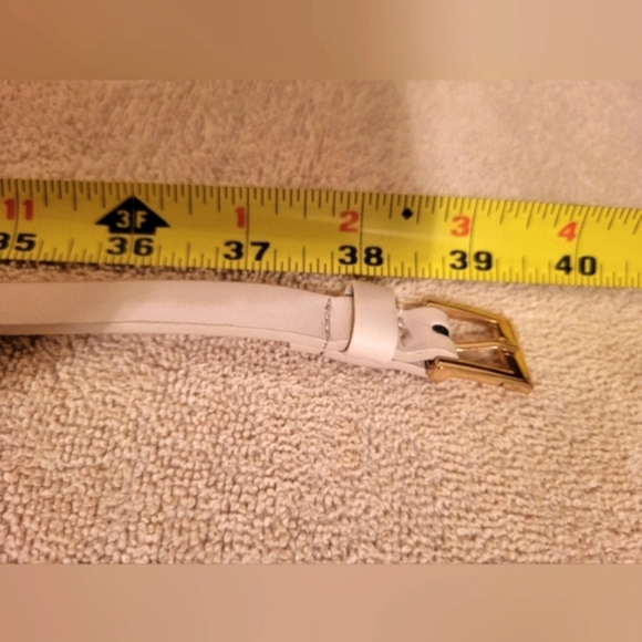 Light Pink and Gold Leather Belt with Rectangular Buckle - Picture 3 of 6